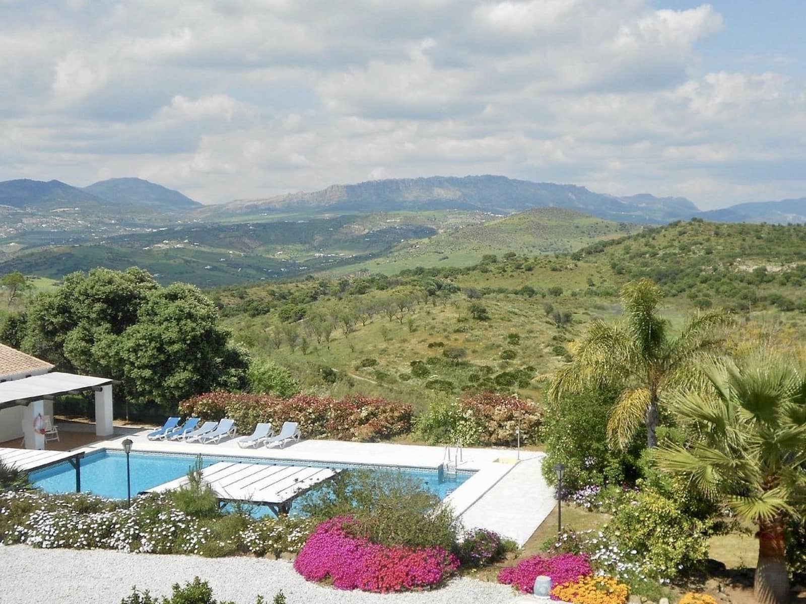 13 quarto Hotel para venda em Almogia com piscina - 2 200 000 € (Ref: 7391816)