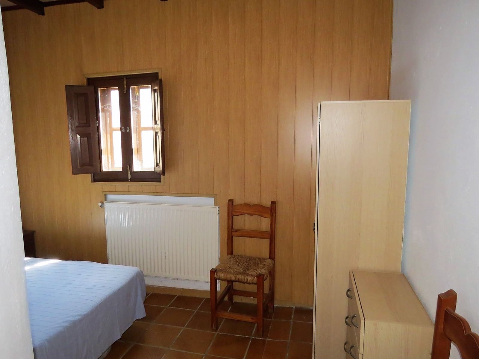 9 soveværelse Virksomhed til salg i Laroles med garage - € 210.000 (Ref: 7462830)