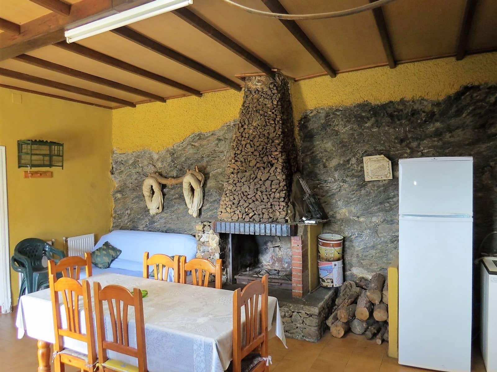 9 soveværelse Virksomhed til salg i Laroles med garage - € 210.000 (Ref: 7462830)