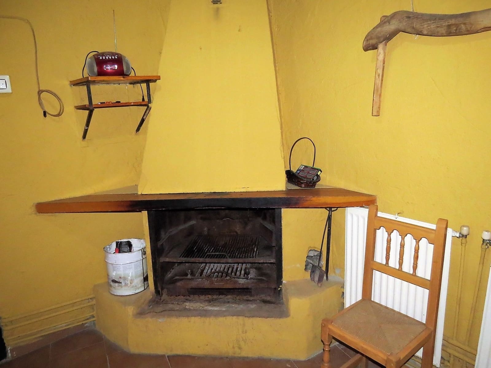 9 soveværelse Virksomhed til salg i Laroles med garage - € 210.000 (Ref: 7462830)