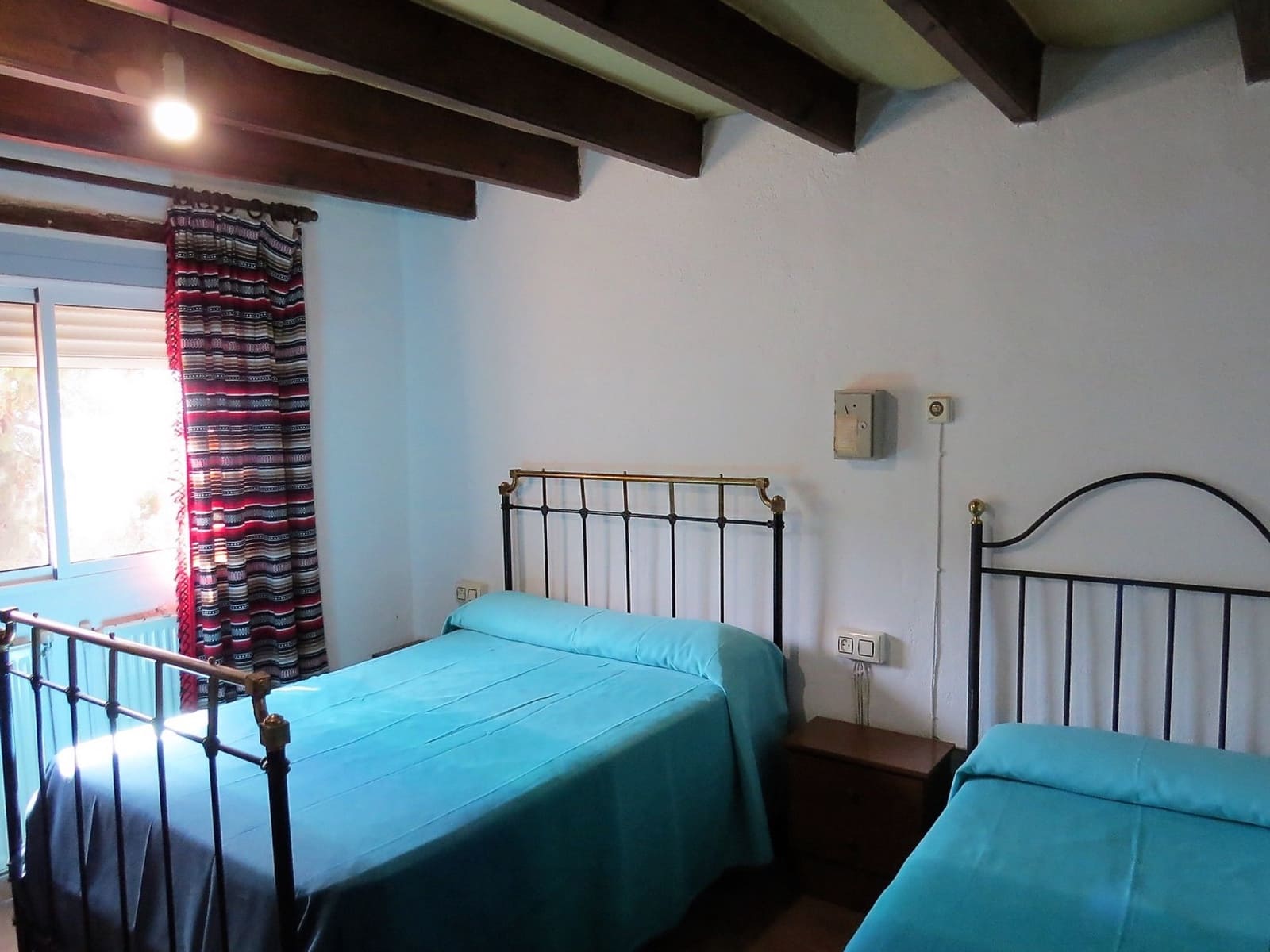 9 soveværelse Virksomhed til salg i Laroles med garage - € 210.000 (Ref: 7462830)