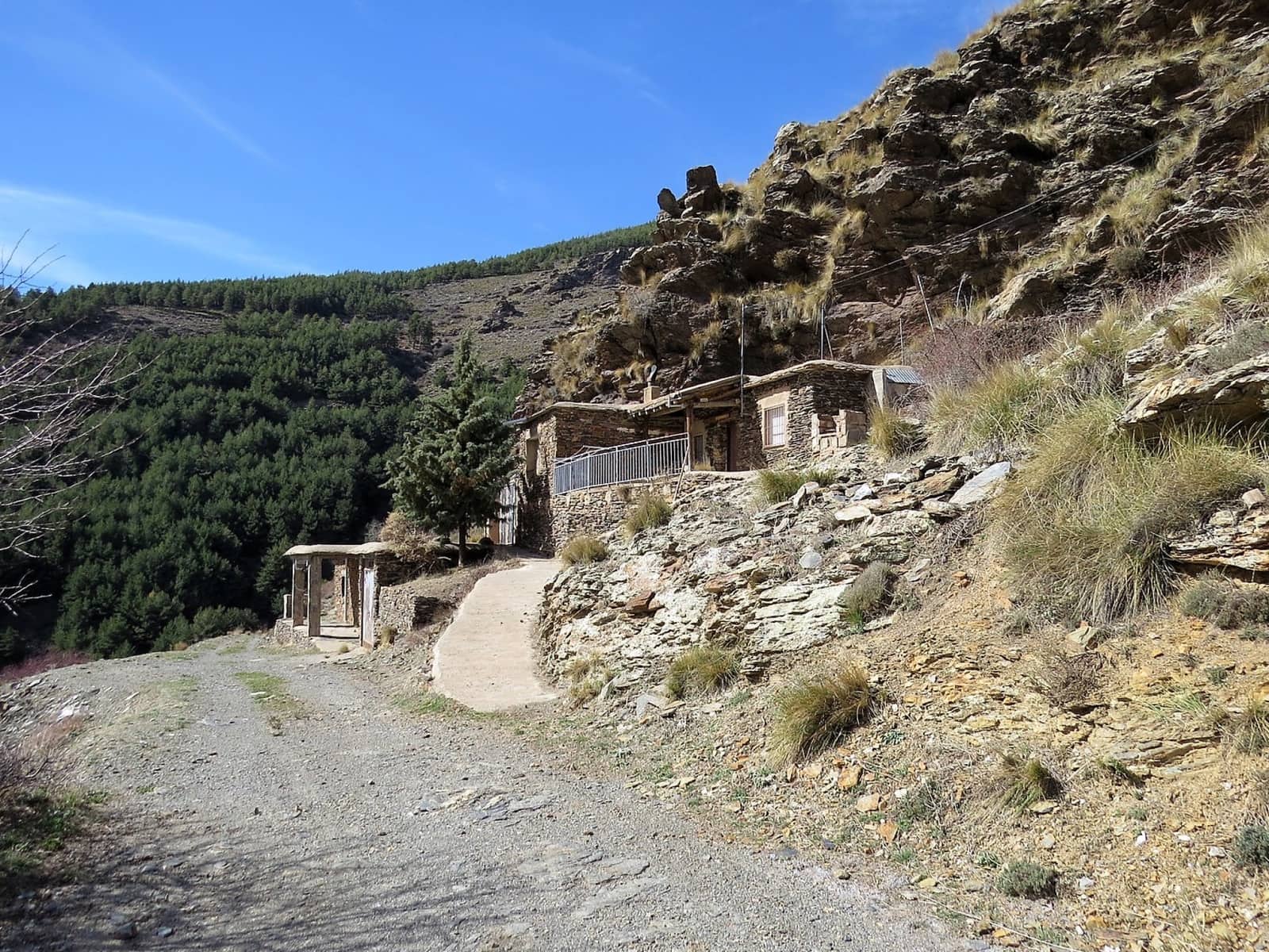 9 soveværelse Virksomhed til salg i Laroles med garage - € 210.000 (Ref: 7462830)