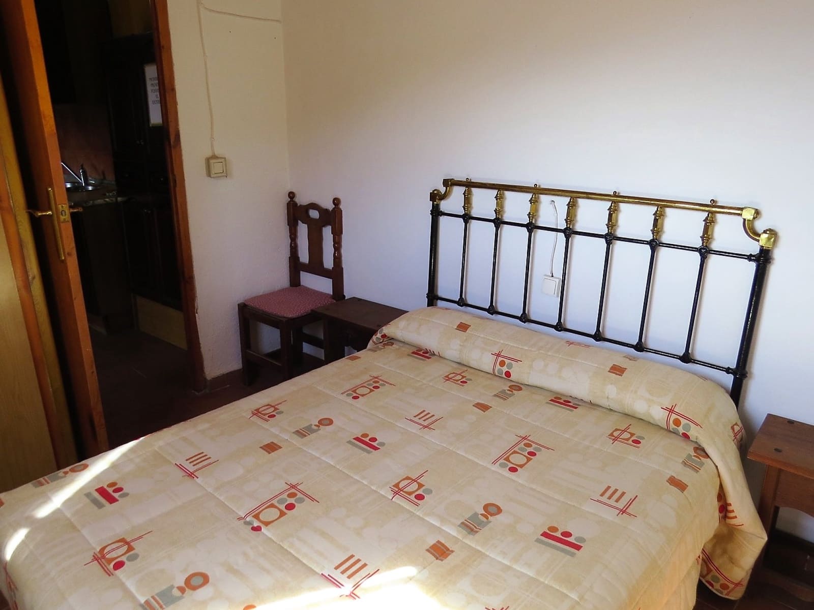 9 soveværelse Virksomhed til salg i Laroles med garage - € 210.000 (Ref: 7462830)