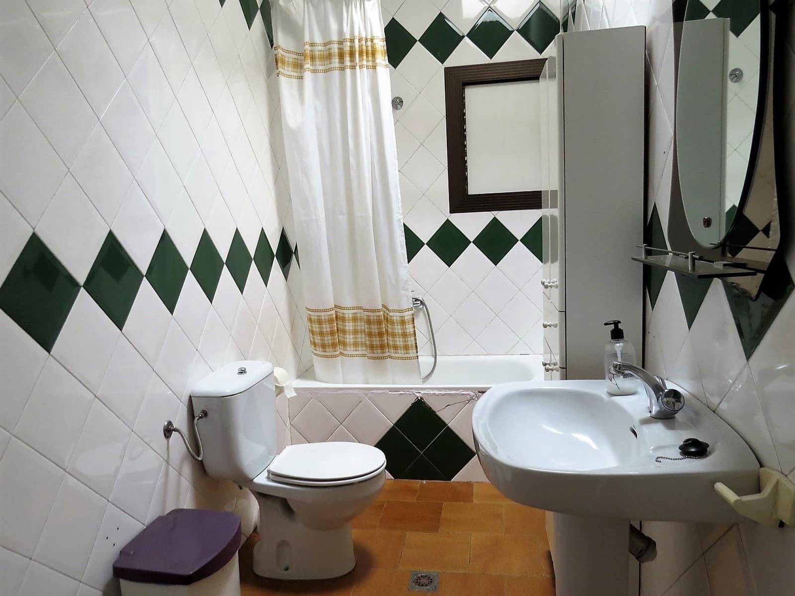 9 soveværelse Virksomhed til salg i Laroles med garage - € 210.000 (Ref: 7462830)