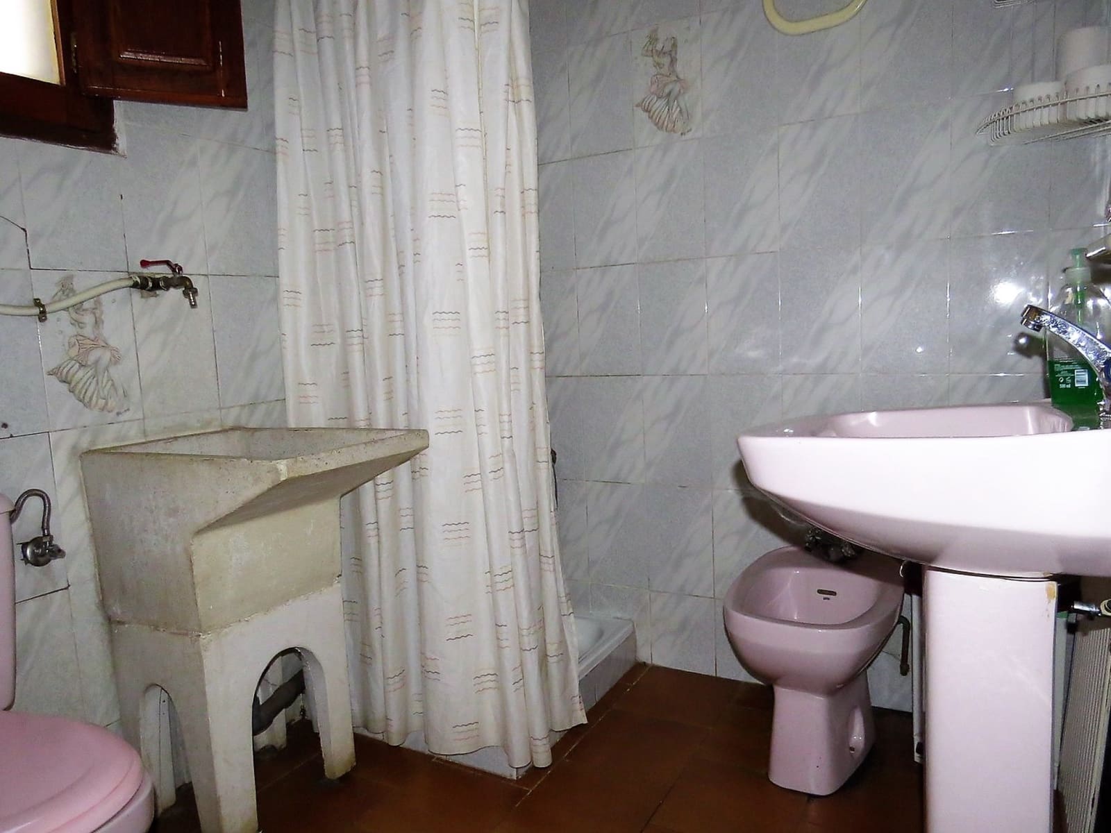 9 soveværelse Virksomhed til salg i Laroles med garage - € 210.000 (Ref: 7462830)