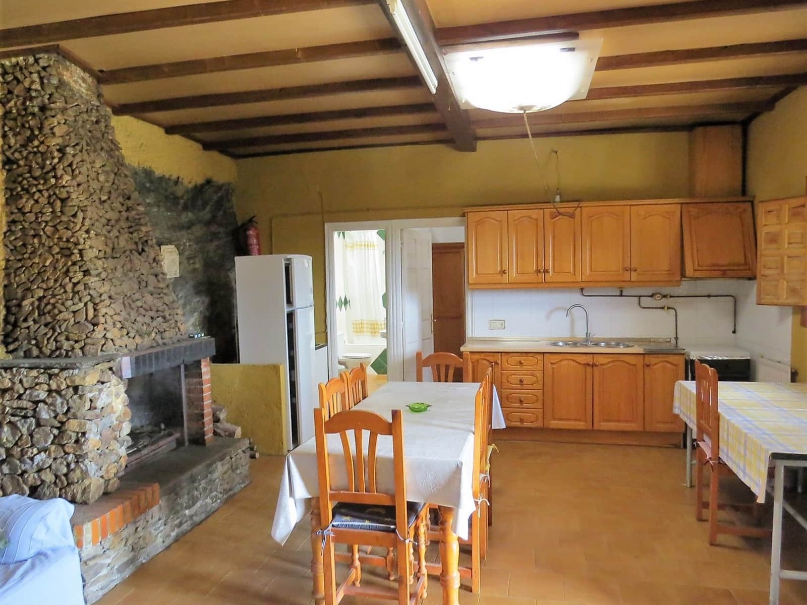 9 soveværelse Virksomhed til salg i Laroles med garage - € 210.000 (Ref: 7462830)