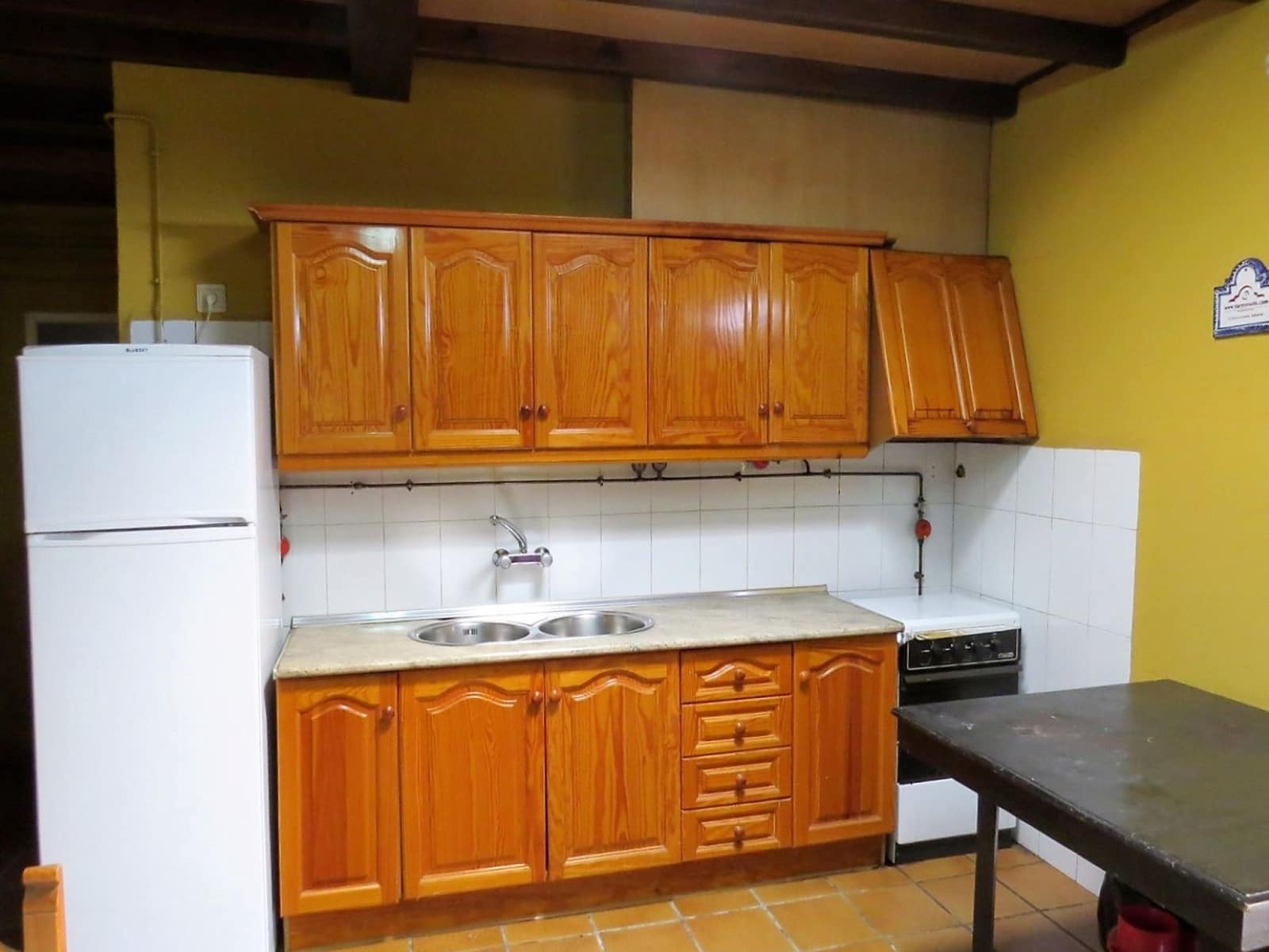 9 soveværelse Virksomhed til salg i Laroles med garage - € 210.000 (Ref: 7462830)