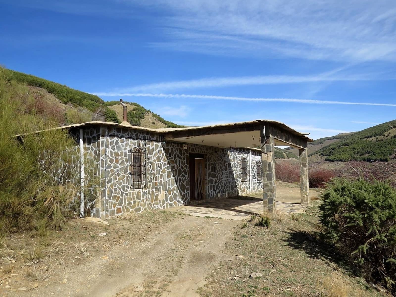 9 soveværelse Virksomhed til salg i Laroles med garage - € 210.000 (Ref: 7462830)