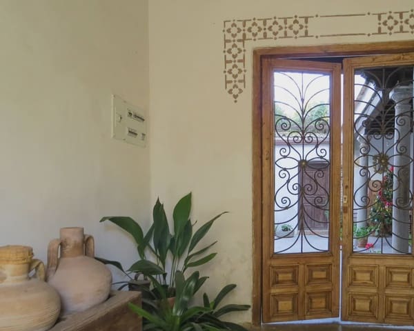 8 bedroom Guesthouse/B & B for sale in Albaicin, Granada city with pool - € 1,300,000 (Ref: 7480751)