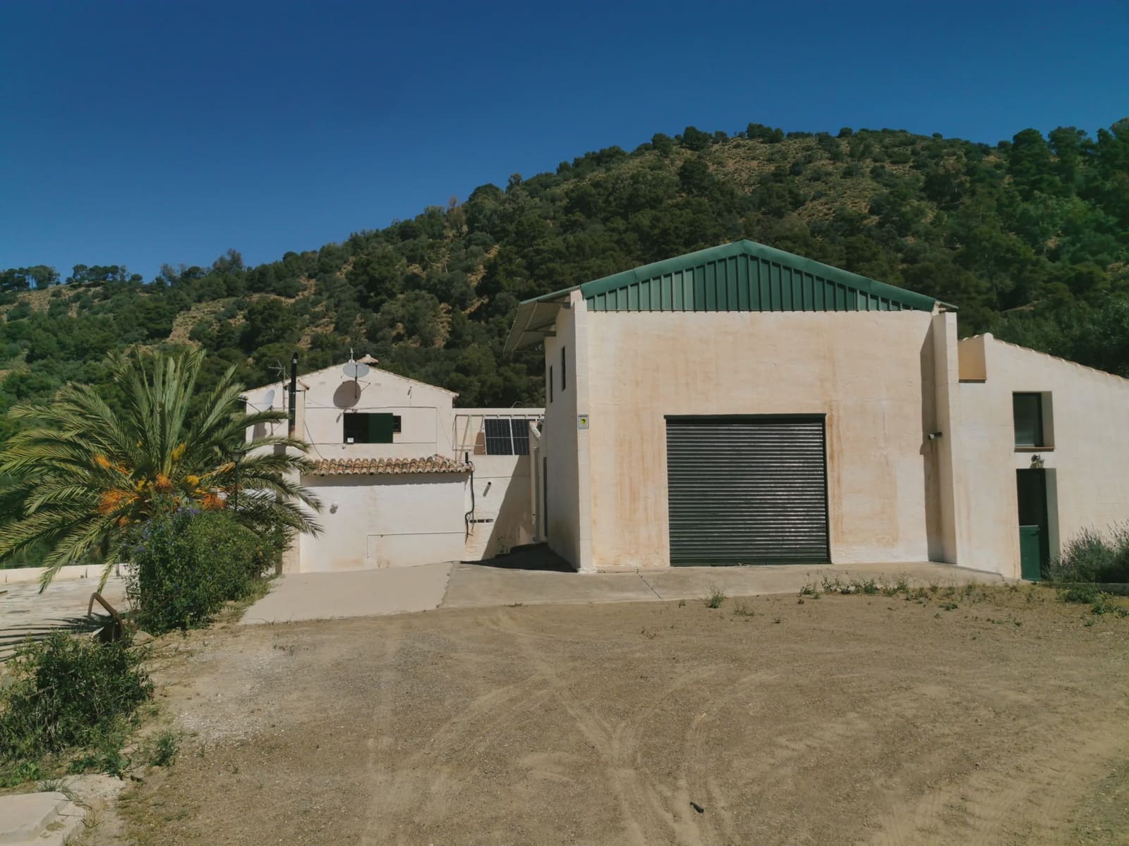 9 soveværelse Finca/Landehus til salg i Colmenar med swimmingpool garage - € 850.000 (Ref: 7585685)