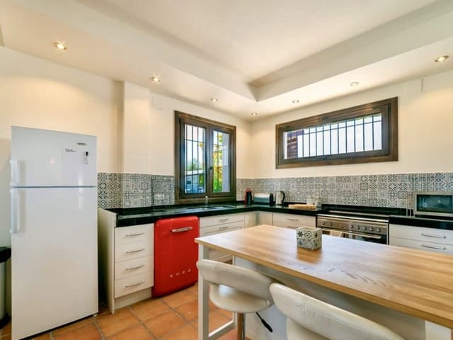 5 sypialnia Finka/Dom wiejski na sprzedaż w Zagra z basenem - 675 000 € (Ref: 7593970)