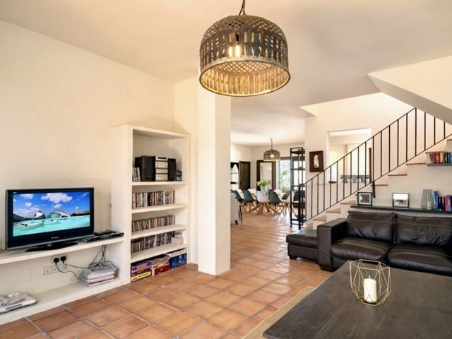 5 sypialnia Finka/Dom wiejski na sprzedaż w Zagra z basenem - 675 000 € (Ref: 7593970)