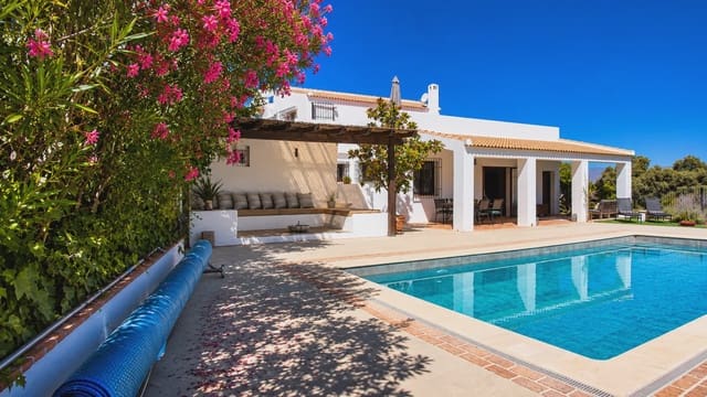 Finca/Casa Rural de 5 habitaciones en Zagra en venta con piscina - 595.000 € (Ref: 7593970)