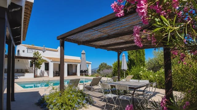 Finca/Casa Rural de 5 habitaciones en Zagra en venta con piscina - 595.000 € (Ref: 7593970)