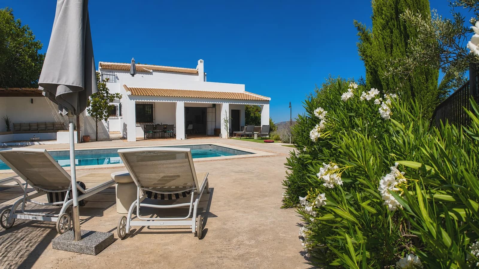 5 soveværelse Finca/Landehus til salg i Zagra med swimmingpool - € 595.000 (Ref: 7593970)