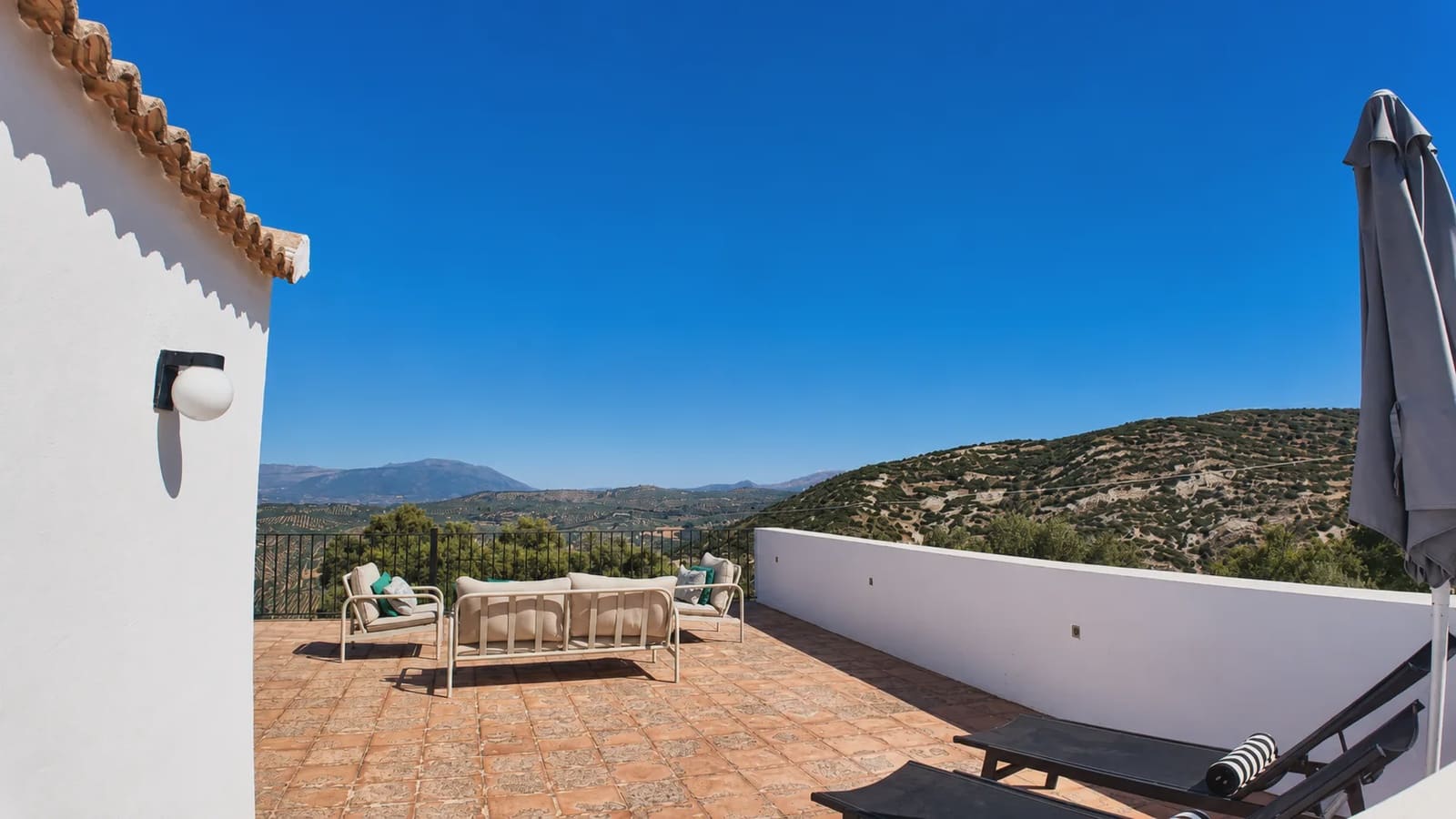 5 soveværelse Finca/Landehus til salg i Zagra med swimmingpool - € 595.000 (Ref: 7593970)