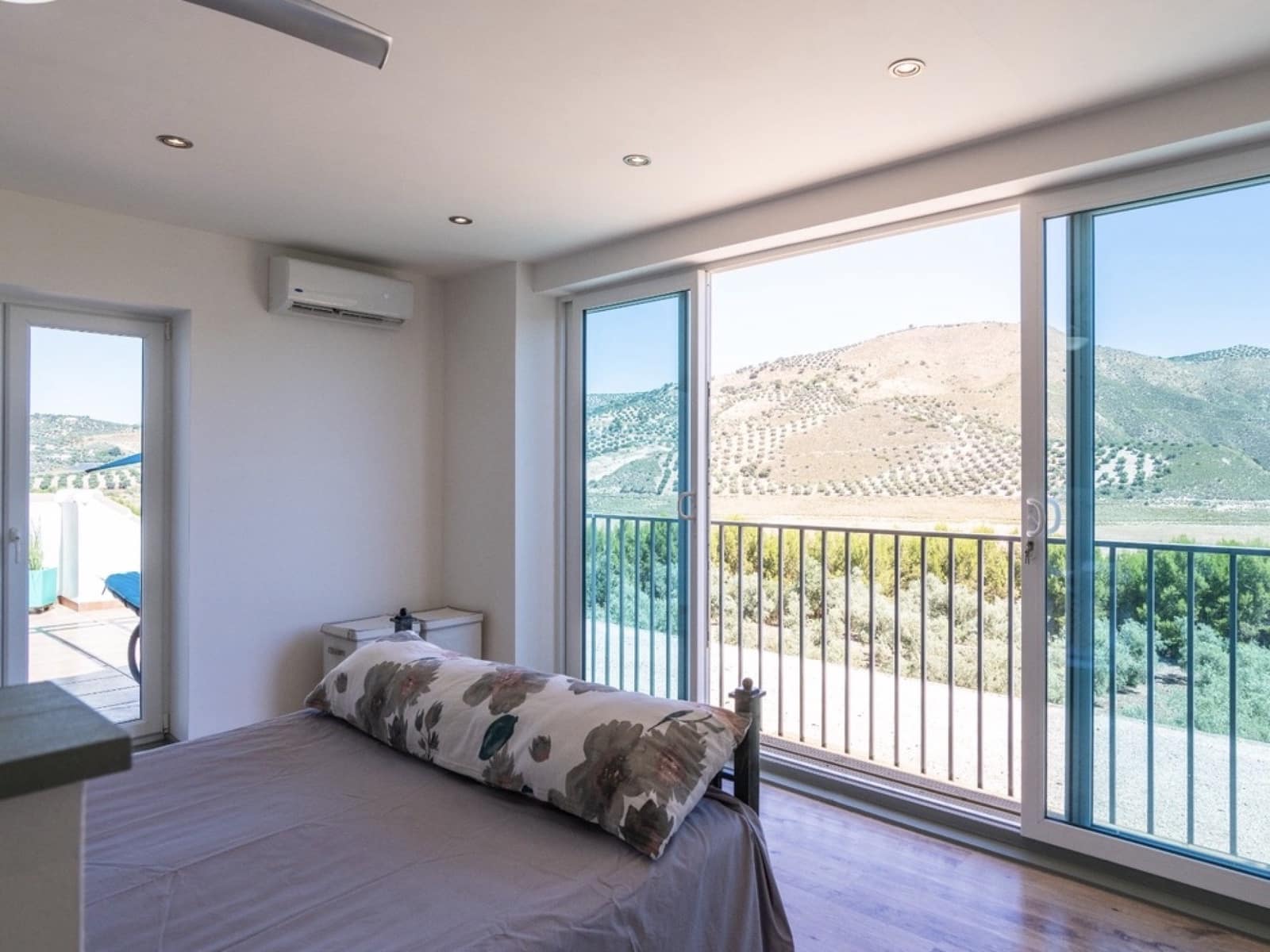 6 soveværelse Villa til salg i Iznajar med swimmingpool garage - € 825.000 (Ref: 7786634)