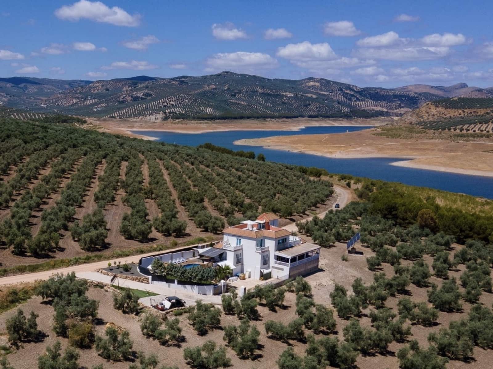 6 soveværelse Villa til salg i Iznajar med swimmingpool garage - € 825.000 (Ref: 7786634)