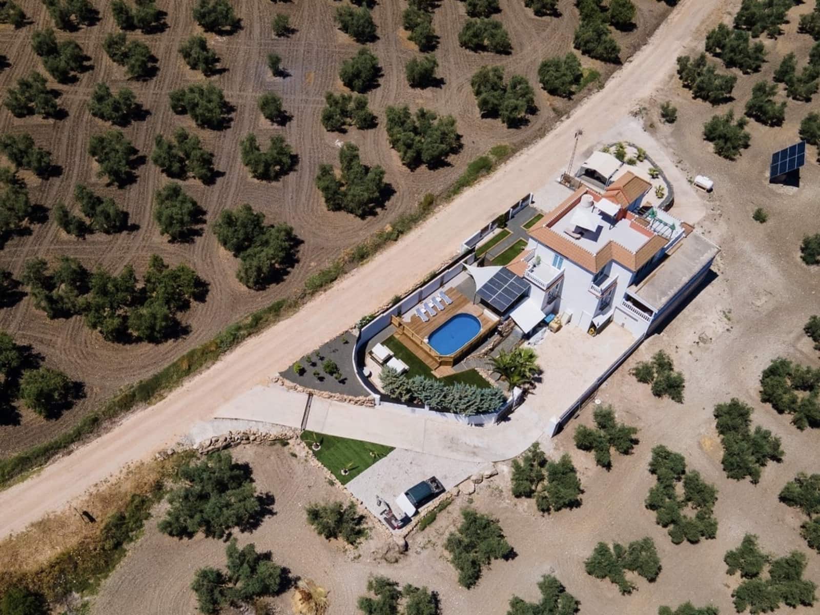 6 soveværelse Villa til salg i Iznajar med swimmingpool garage - € 825.000 (Ref: 7786634)