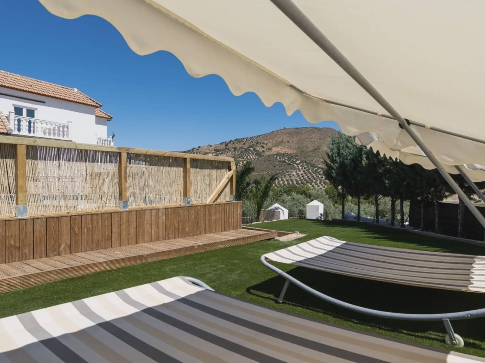 6 soveværelse Finca/Landehus til salg i Iznajar med swimmingpool garage - € 825.000 (Ref: 7786634)