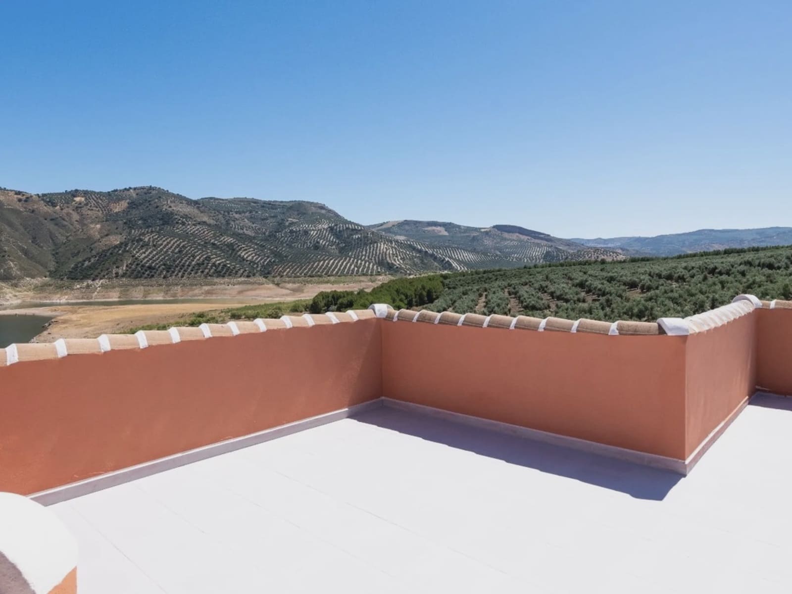 6 soveværelse Finca/Landehus til salg i Iznajar med swimmingpool garage - € 825.000 (Ref: 7786634)