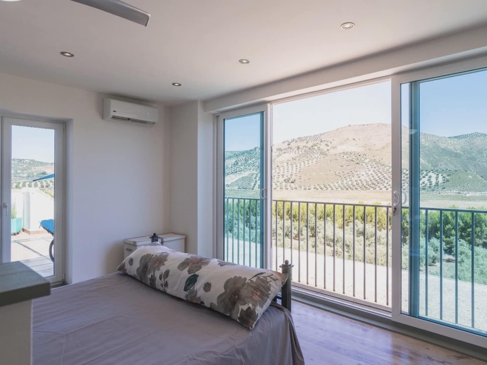 6 soveværelse Finca/Landehus til salg i Iznajar med swimmingpool garage - € 825.000 (Ref: 7786634)