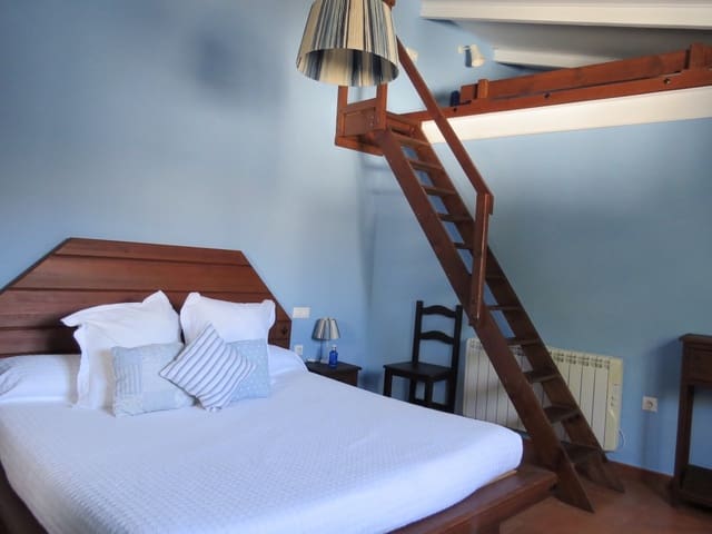 6 bedroom Hotel for sale in Granada city with garage - € 910,000 (Ref: 7827296)