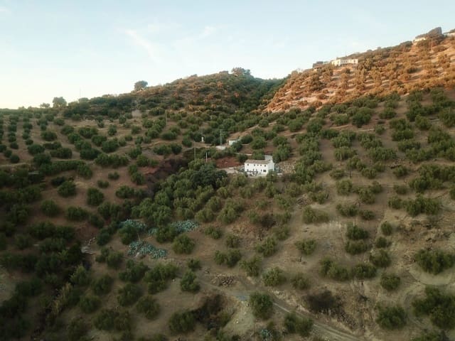 4 soveværelse Finca/Landehus til salg i Iznájar - € 189.000 (Ref: 8016574)