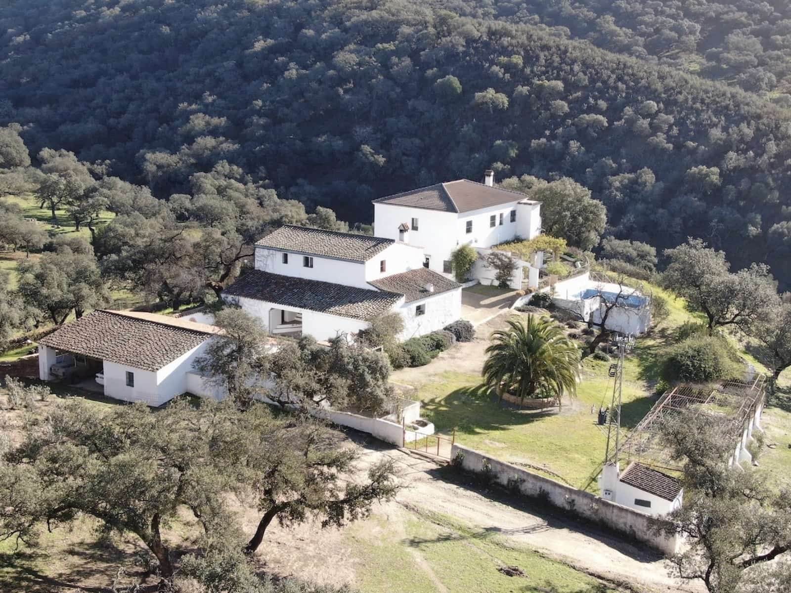 12 soveværelse Finca/Landehus til salg i Zufre med swimmingpool - € 1.300.000 (Ref: 8032506)