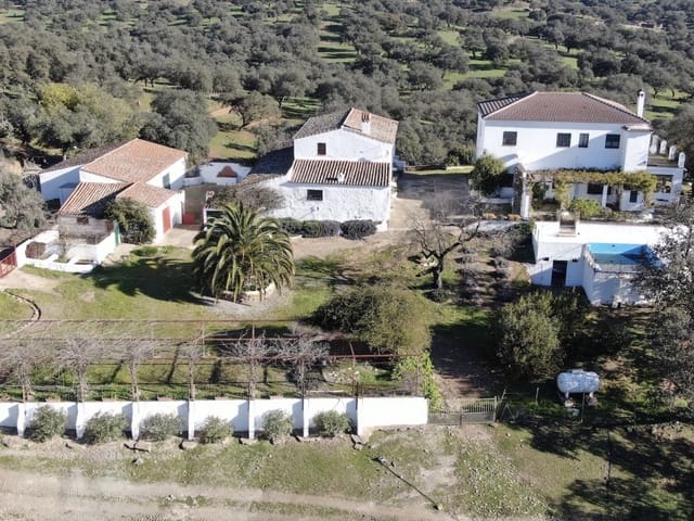 12 chambre Finca/Maison de Campagne à vendre à Zufre avec piscine - 1 300 000 € (Ref: 8032506)