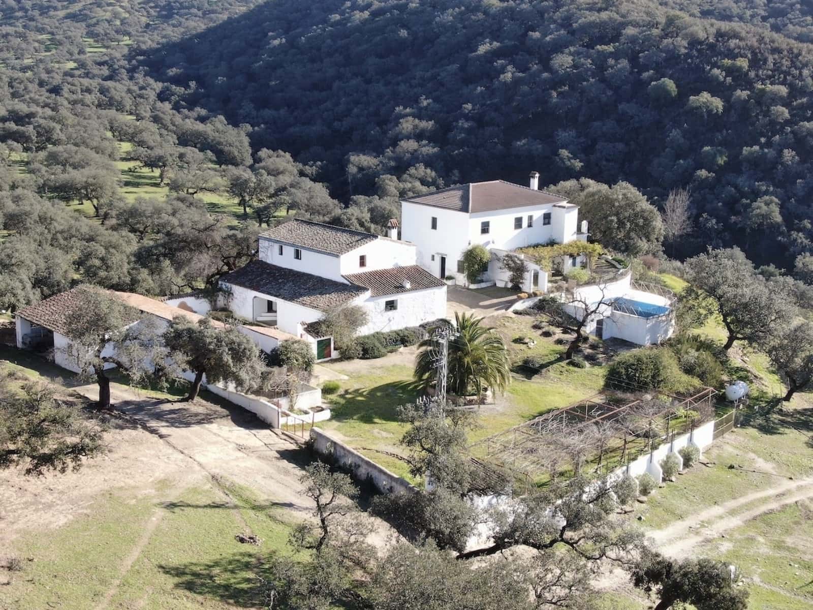 12 soveværelse Finca/Landehus til salg i Zufre med swimmingpool - € 1.300.000 (Ref: 8032506)