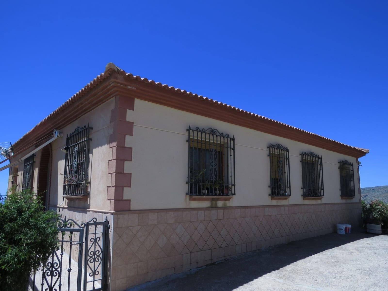 5 soveværelse Finca/Landehus til salg i Albondon med garage - € 280.000 (Ref: 8408403)