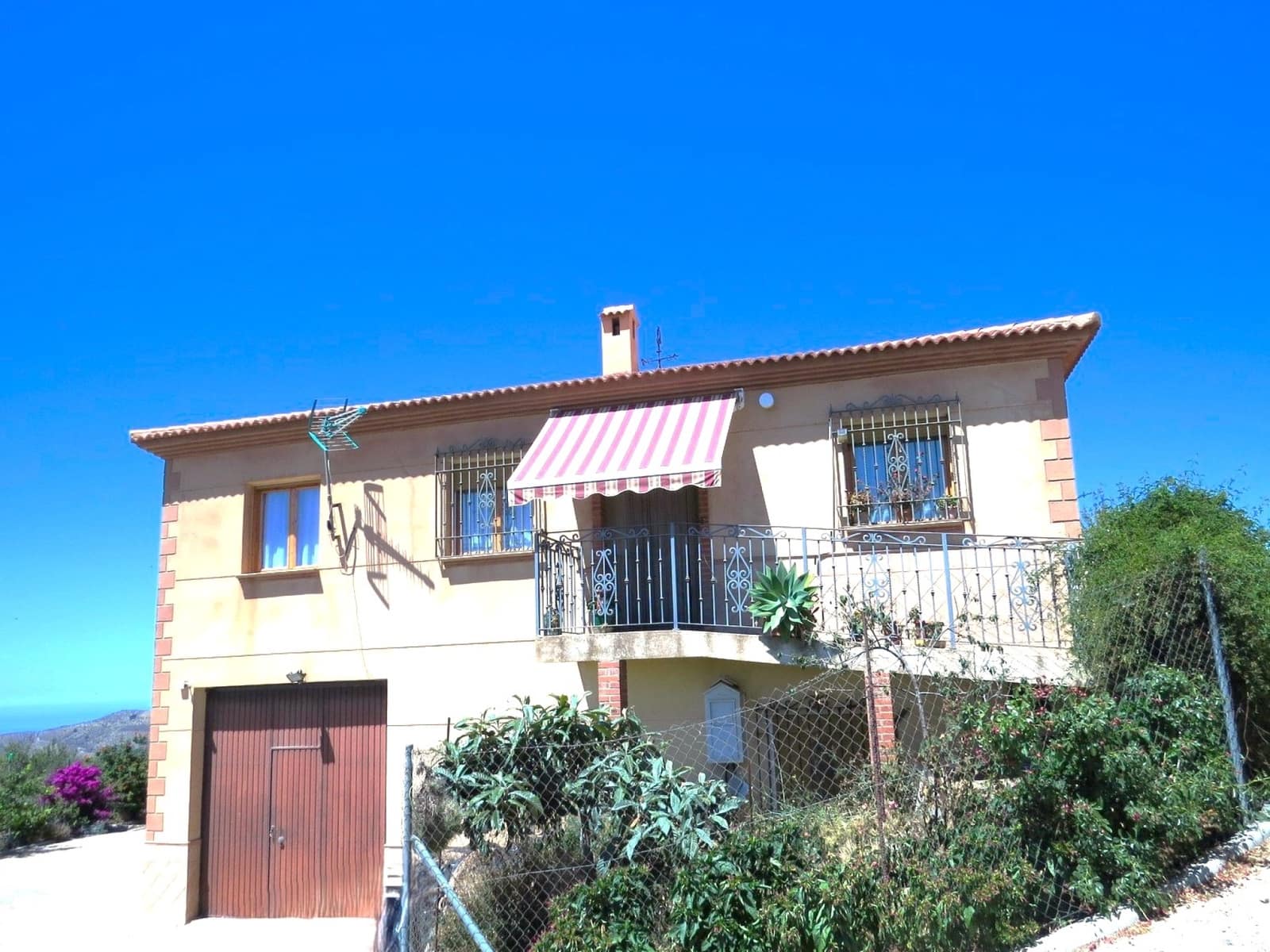 5 soveværelse Finca/Landehus til salg i Albondon med garage - € 280.000 (Ref: 8408403)