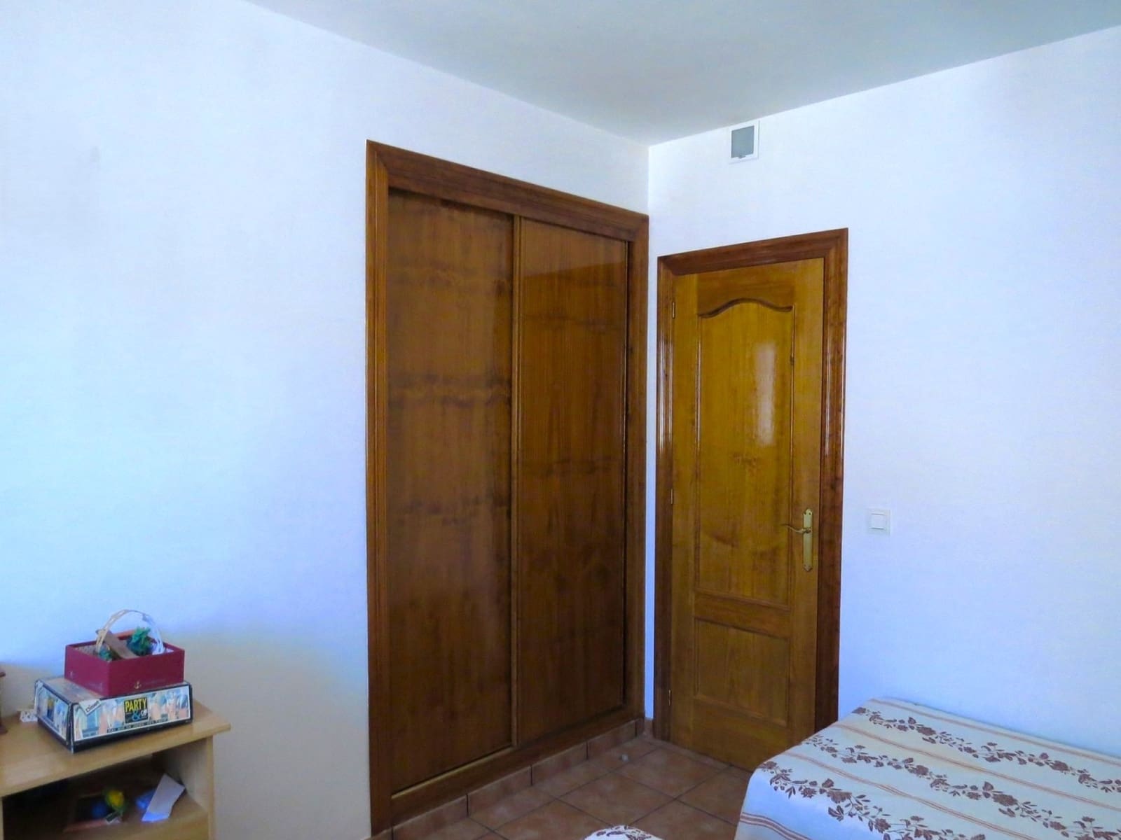 5 soveværelse Finca/Landehus til salg i Albondon med garage - € 280.000 (Ref: 8408403)