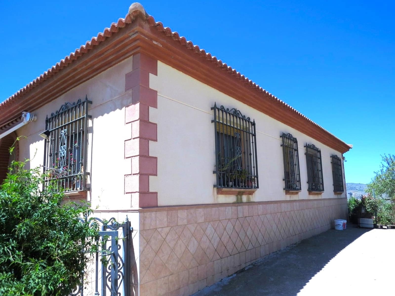 5 soveværelse Finca/Landehus til salg i Albondon med garage - € 280.000 (Ref: 8408403)