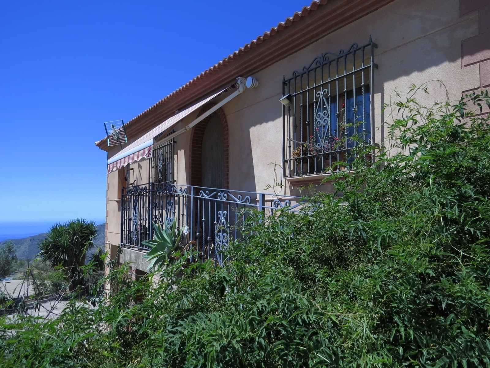 5 soveværelse Finca/Landehus til salg i Albondon med garage - € 280.000 (Ref: 8408403)