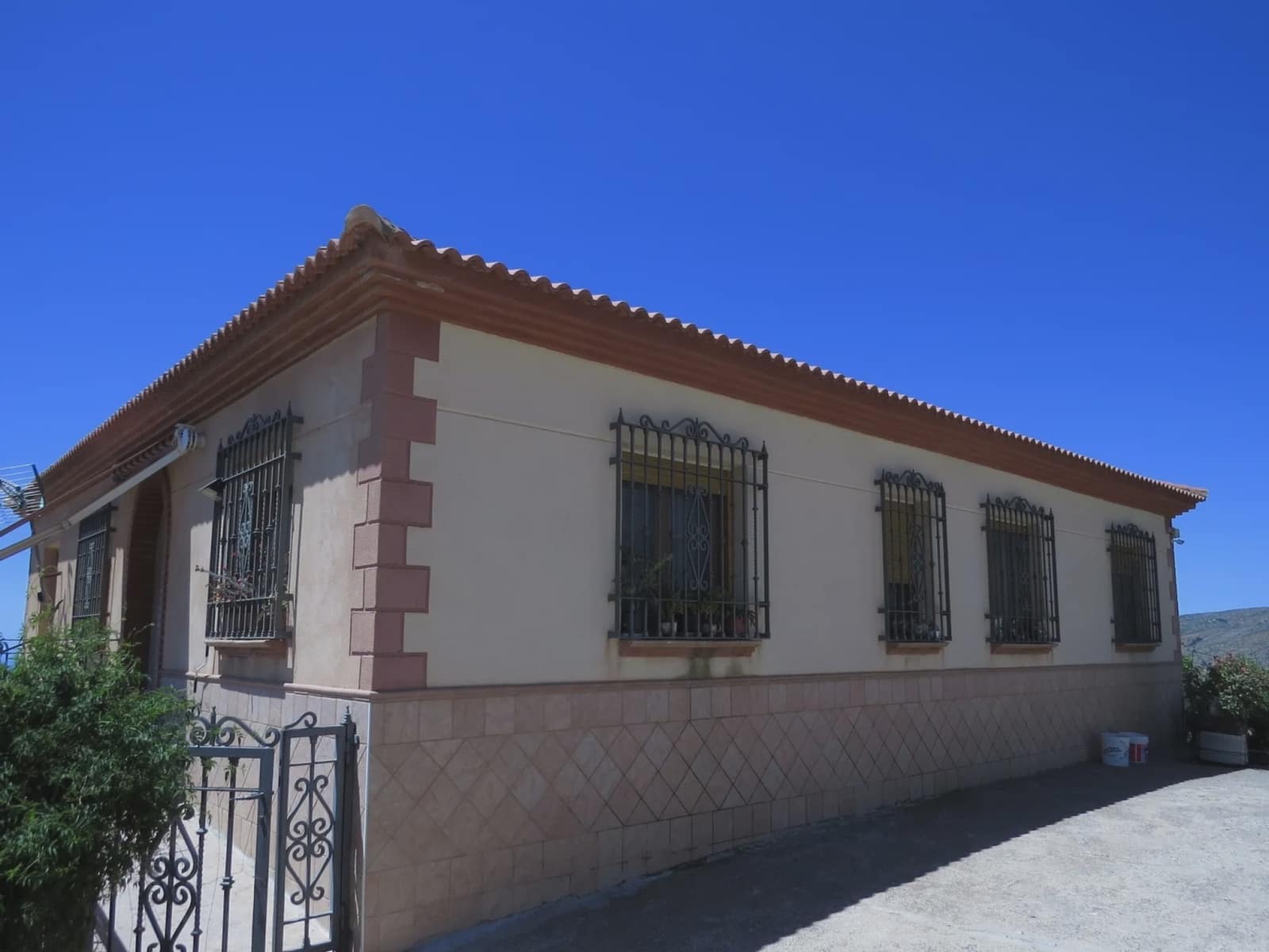 5 soverom Finca/Herregård til salgs i Albondon med garasje - € 280 000 (Ref: 8408403)