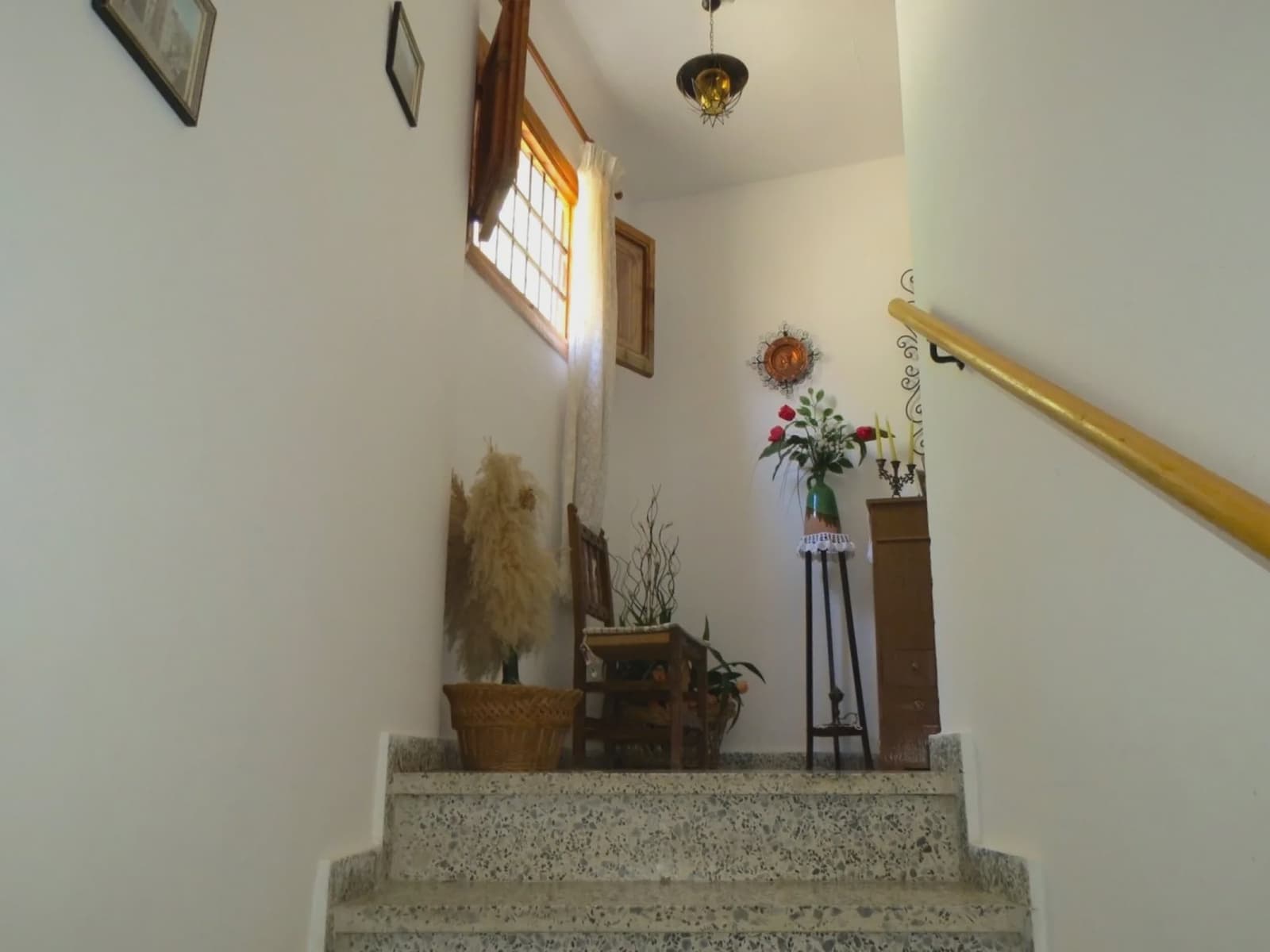 5 sypialnia Finka/Dom wiejski na sprzedaż w Yegen z garażem - 235 000 € (Ref: 8517209)
