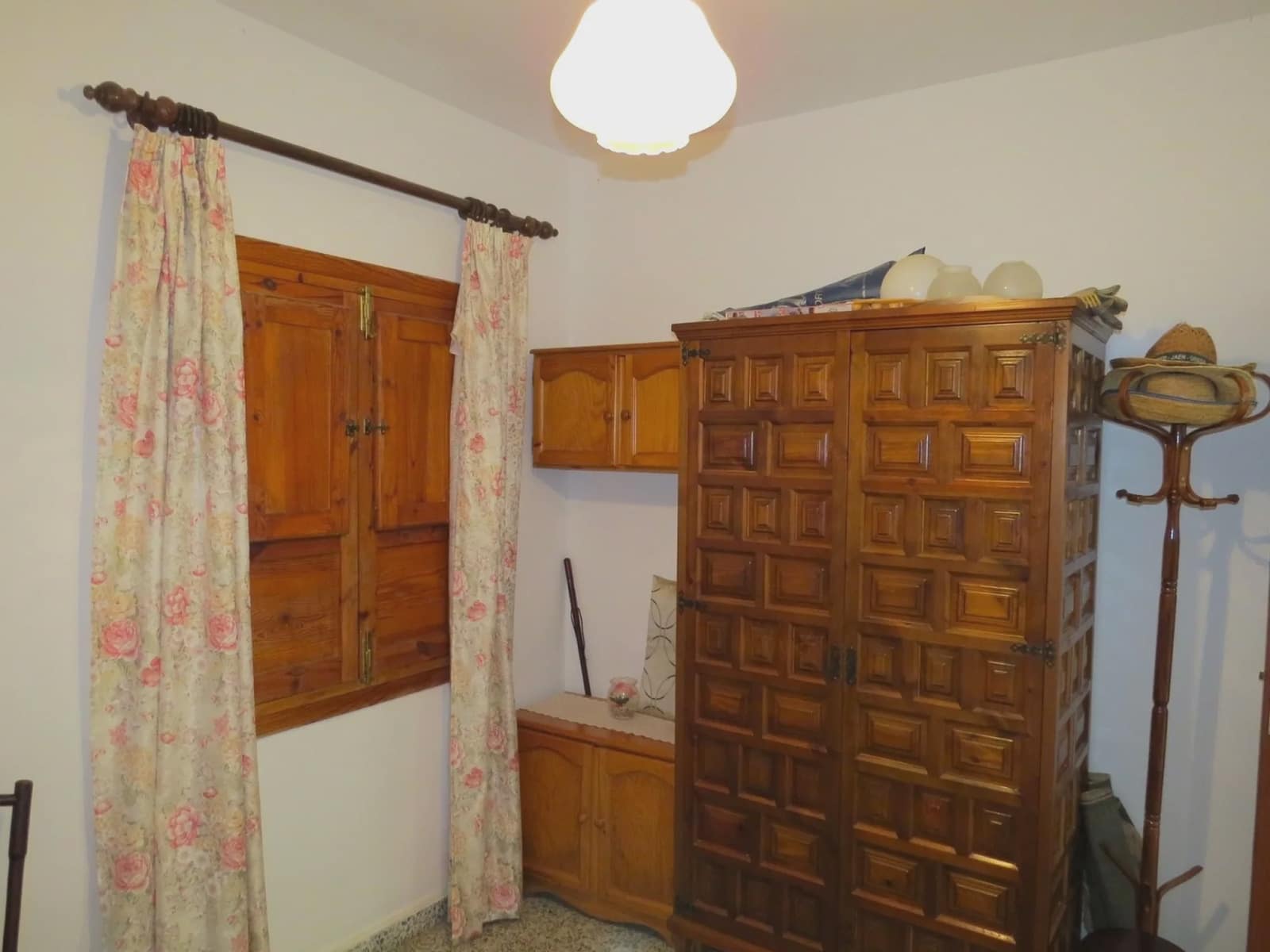 5 sypialnia Finka/Dom wiejski na sprzedaż w Yegen z garażem - 235 000 € (Ref: 8517209)
