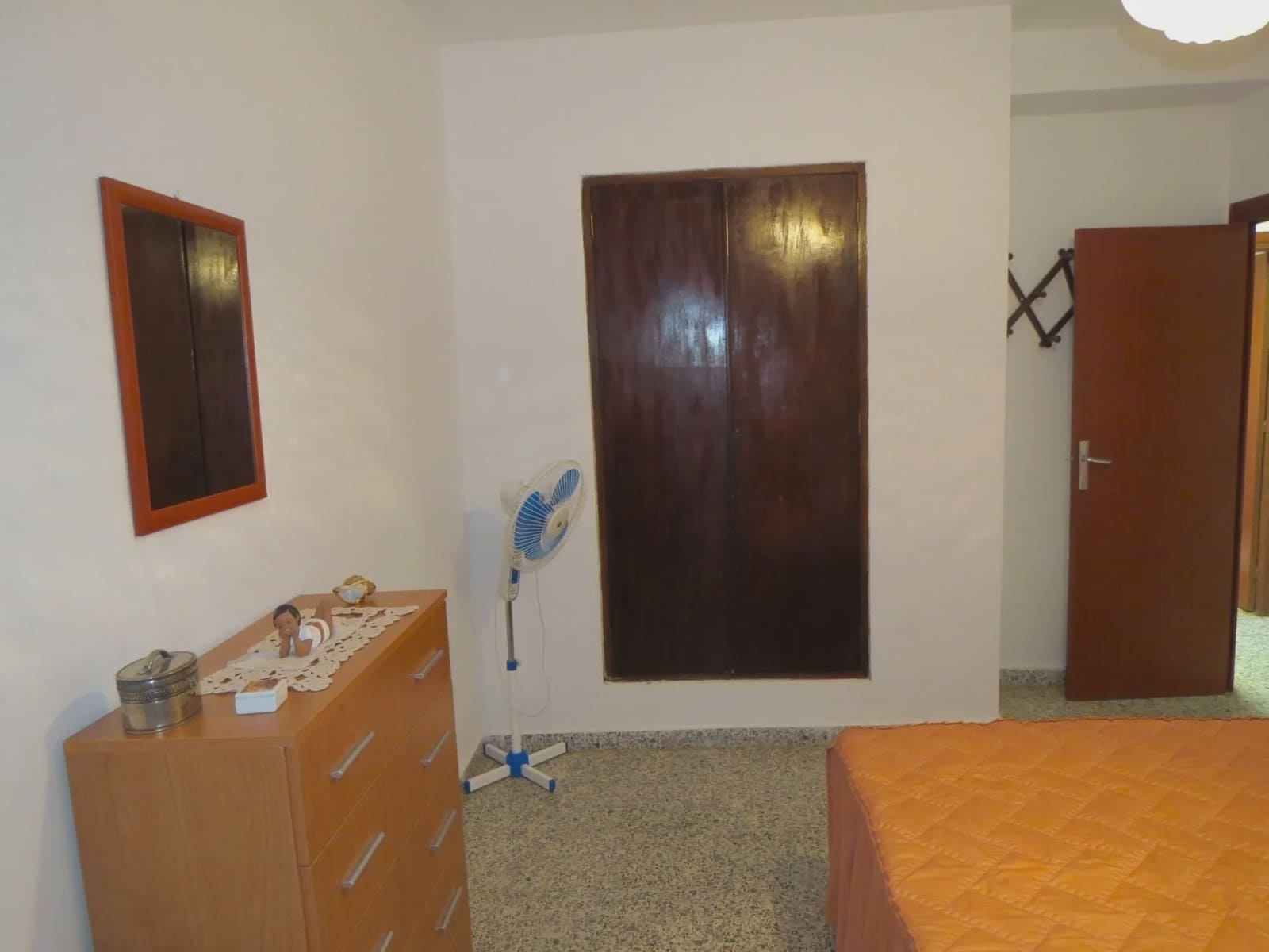 5 sypialnia Finka/Dom wiejski na sprzedaż w Yegen z garażem - 235 000 € (Ref: 8517209)