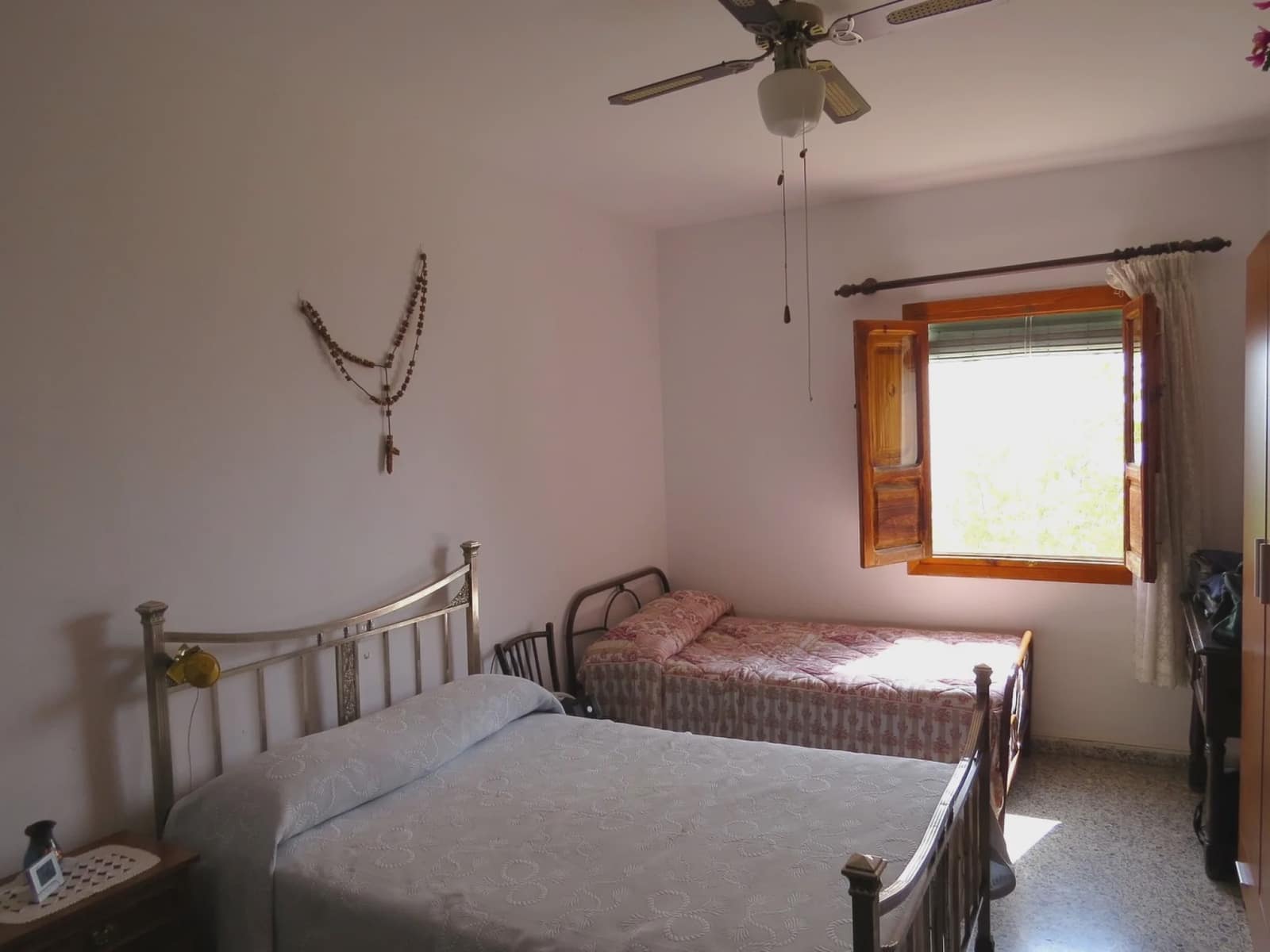 5 sypialnia Finka/Dom wiejski na sprzedaż w Yegen z garażem - 235 000 € (Ref: 8517209)