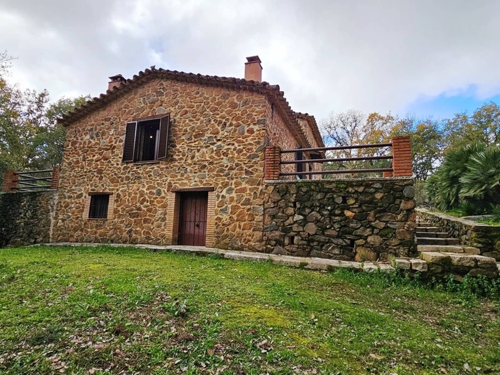 4 soveværelse Finca/Landehus til salg i Galaroza med swimmingpool - € 695.000 (Ref: 8670900)