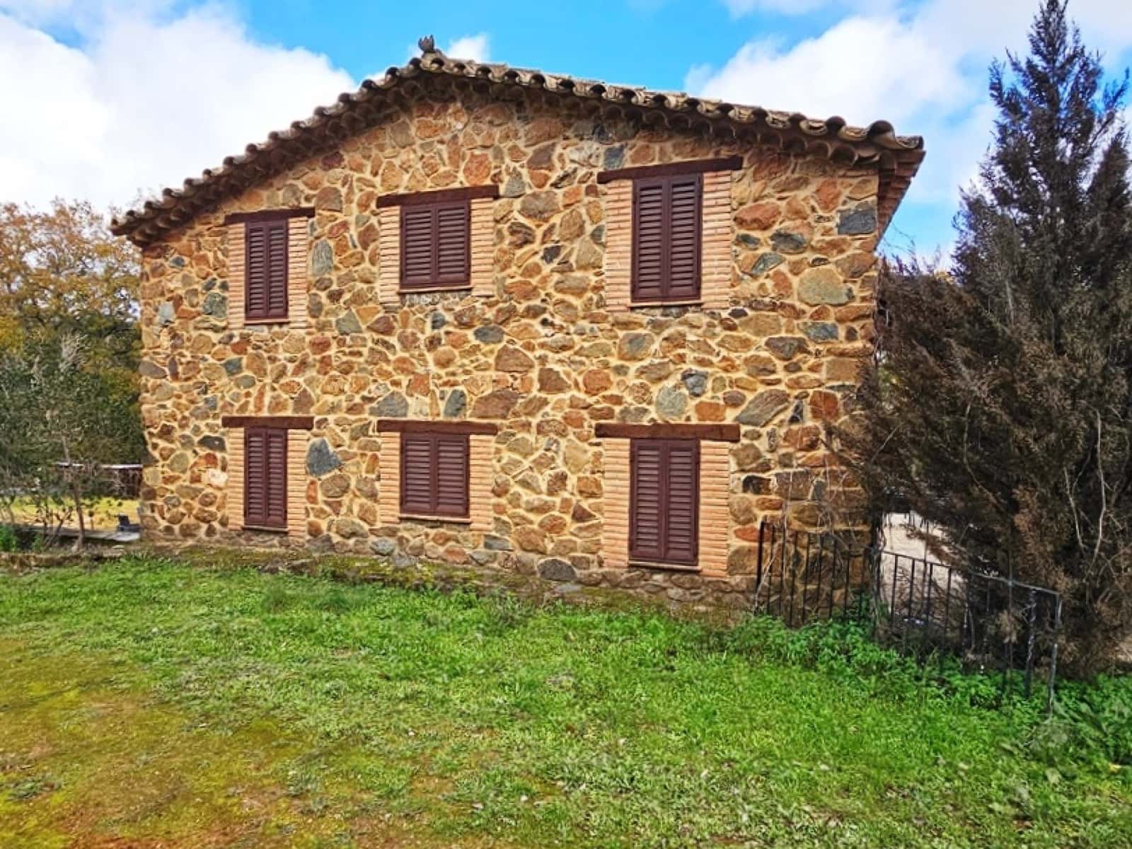 4 soveværelse Finca/Landehus til salg i Galaroza med swimmingpool - € 695.000 (Ref: 8670900)