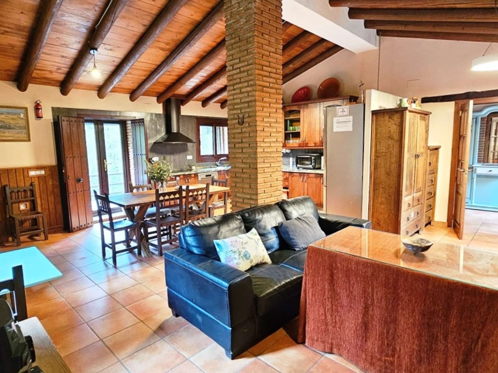 4 soveværelse Finca/Landehus til salg i Galaroza med swimmingpool - € 695.000 (Ref: 8670900)