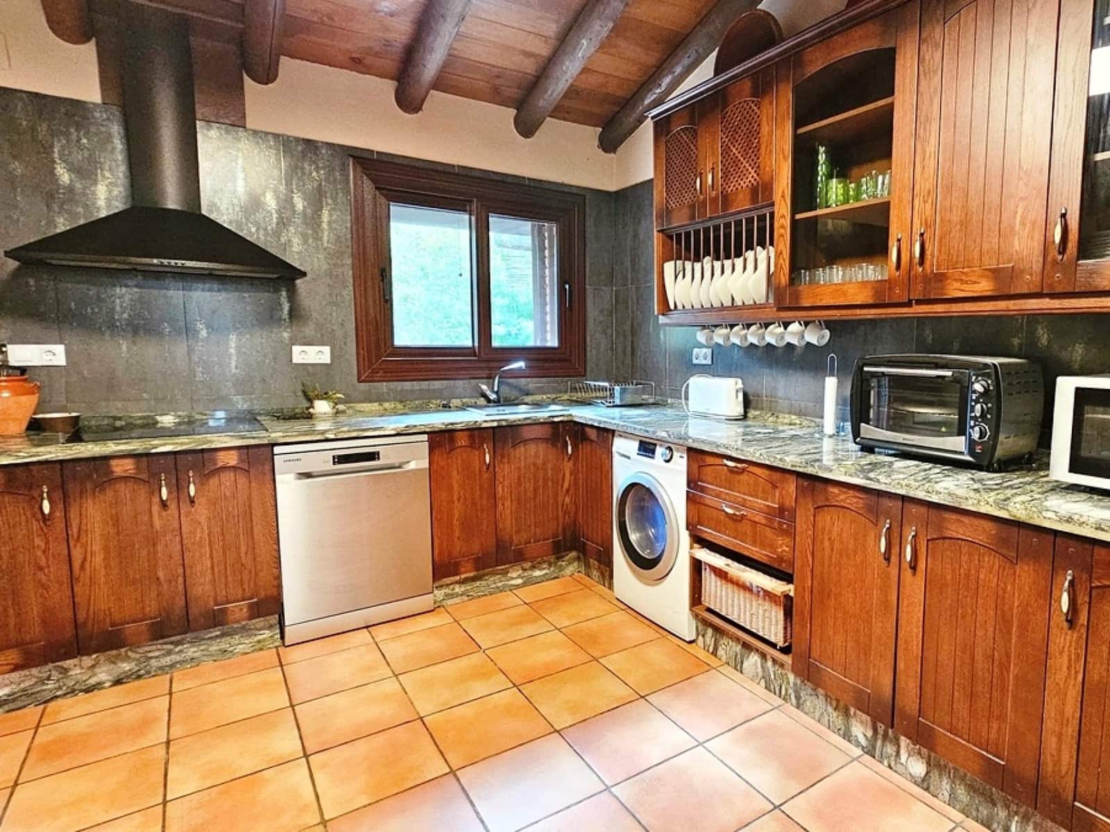 4 soveværelse Finca/Landehus til salg i Galaroza med swimmingpool - € 695.000 (Ref: 8670900)