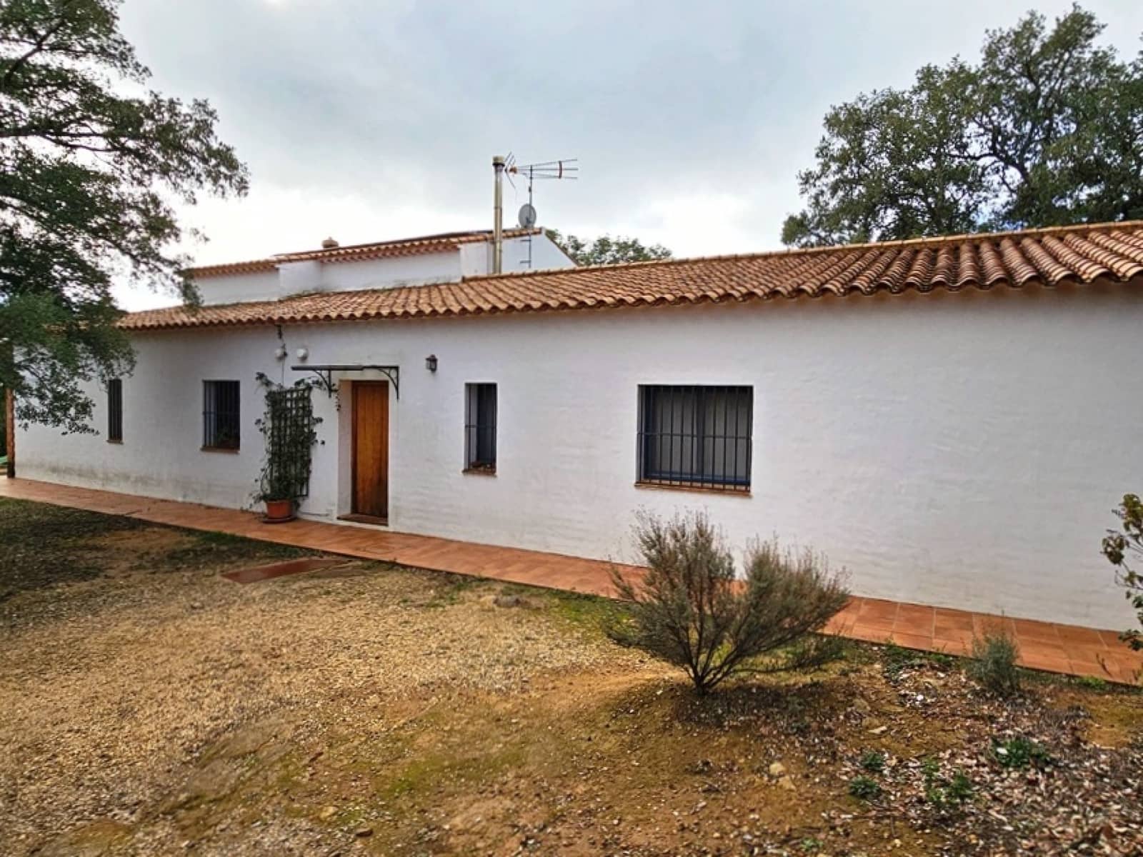 4 soveværelse Finca/Landehus til salg i Fuenteheridos med swimmingpool - € 675.000 (Ref: 8675245)