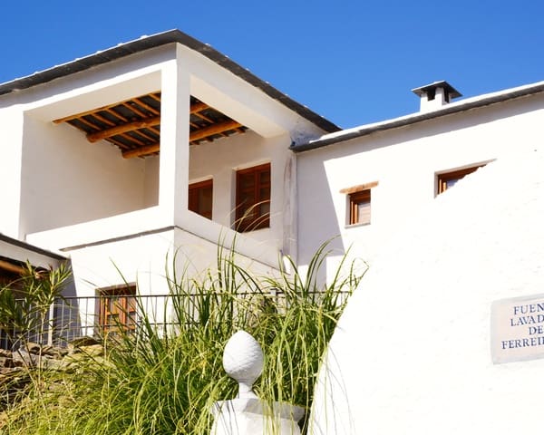 12 soveværelse Byhus til salg i La Taha med garage - € 395.000 (Ref: 8728807)