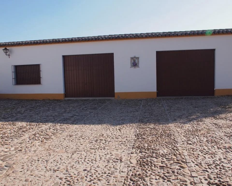 5 soverom Finca/Herregård til salgs i La Puebla de Cazalla med svømmebasseng garasje - € 900 000 (Ref: 8728815)