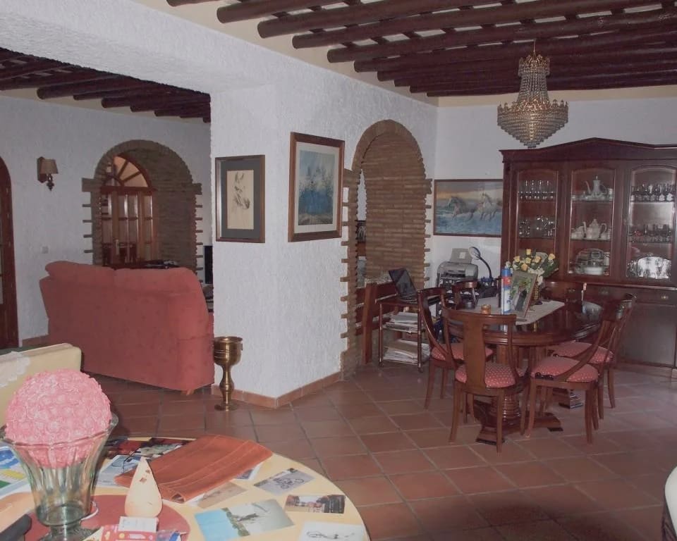 5 soverom Finca/Herregård til salgs i La Puebla de Cazalla med svømmebasseng garasje - € 900 000 (Ref: 8728815)