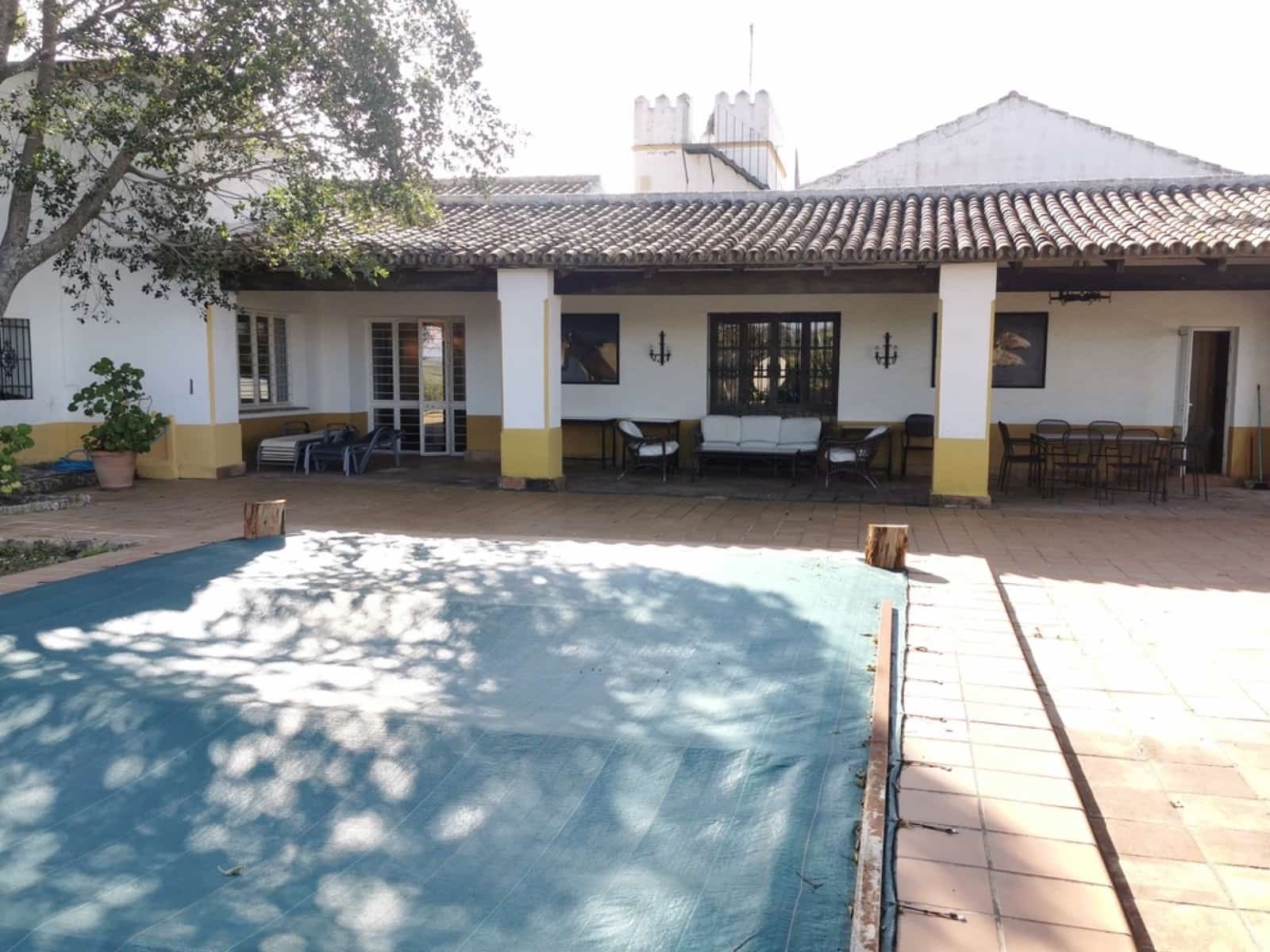 24 soveværelse Finca/Landehus til salg i Gerena med swimmingpool garage - € 2.800.000 (Ref: 8821144)